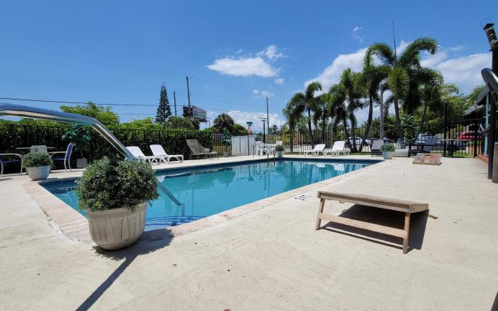 Sunny Palms Inn