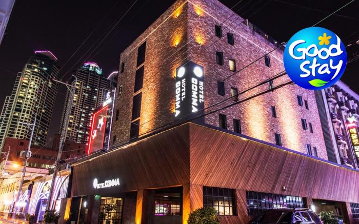 Comma Hotel