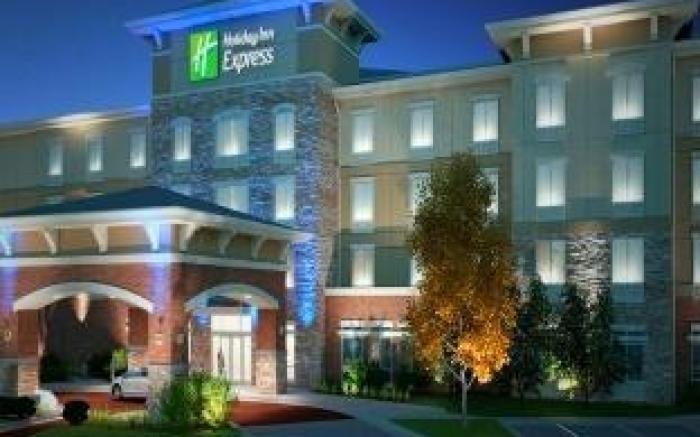 Holiday Inn Express & Suites Overland Park By IHG