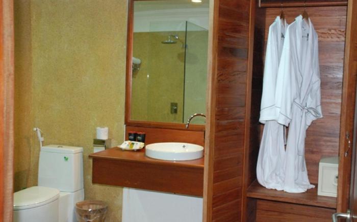 Royal Crown Hotel & Spa