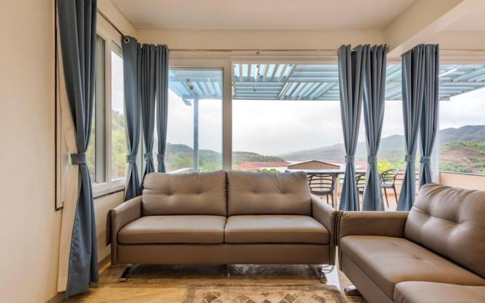 CosmicStays Little Sunrise - Lakeview Luxury Home