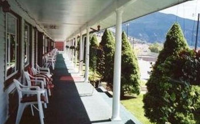 Hanging Lake Inn