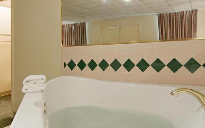 Americas Best Value Inn & Suites Victoria