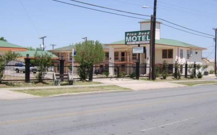 Pinn Road Inn and Suites Lackland AFB and Seaworld
