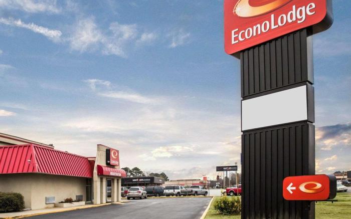 Econo Lodge North