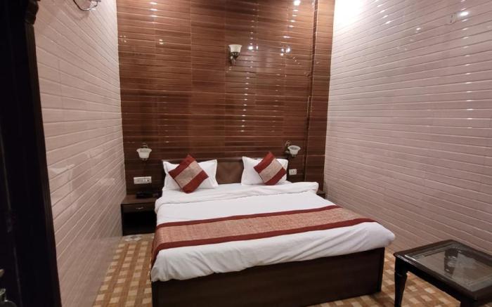 Hotel Holy City