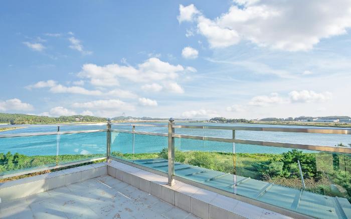 Taean Labelle Kids Poolvilla