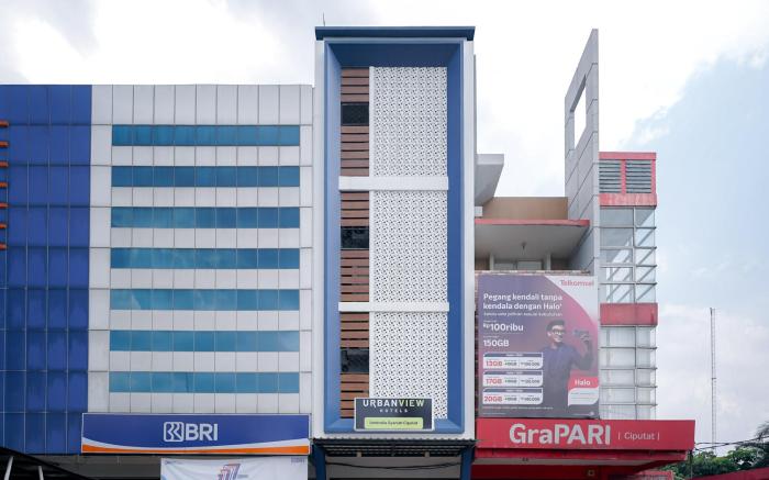 Urbanview Hotel Syariah De Umbrella Ciputat