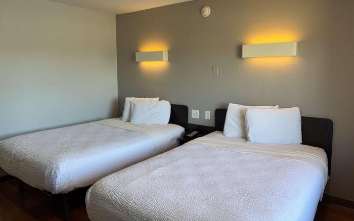 Motel 6 Simi Valley, CA