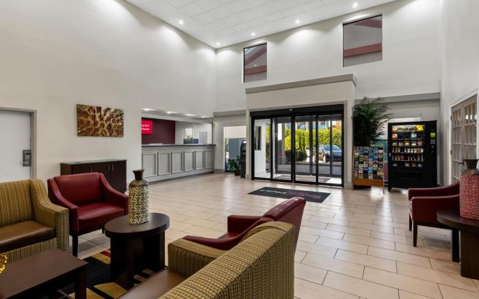 Red Roof PLUS+ & Suites Atlanta Airport South