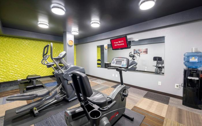 HomeTown Inn by Red Roof East Syracuse