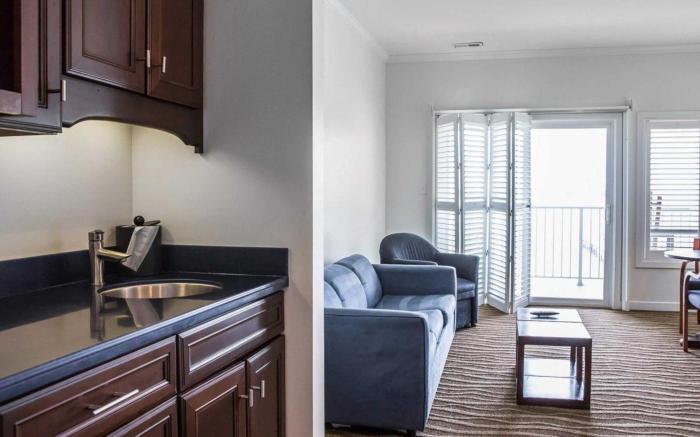 Island Inn & Suites, an Ascend Collection Hotel