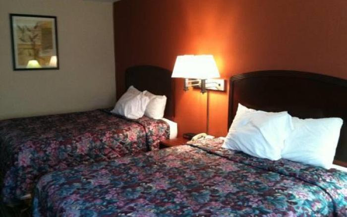 Econo Lodge Inn & Suites