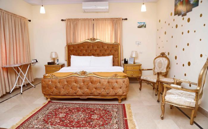 Waypoint Hotel