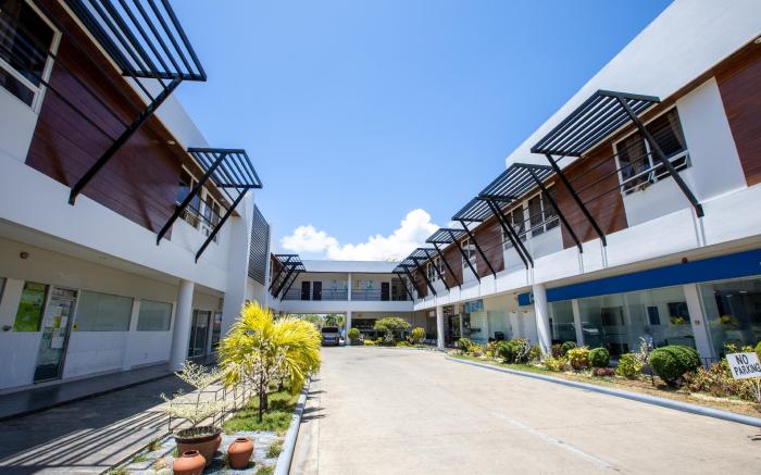 Holiday Suites