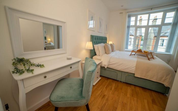 Vibrant City Centre - King Bed Apartment