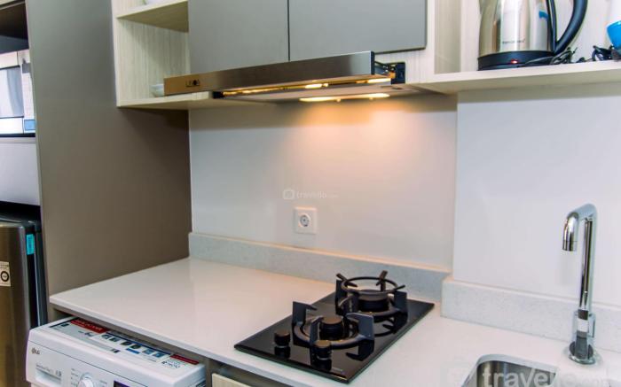 Fancy & Nice Studio at Gold Coast Apt By Travelio