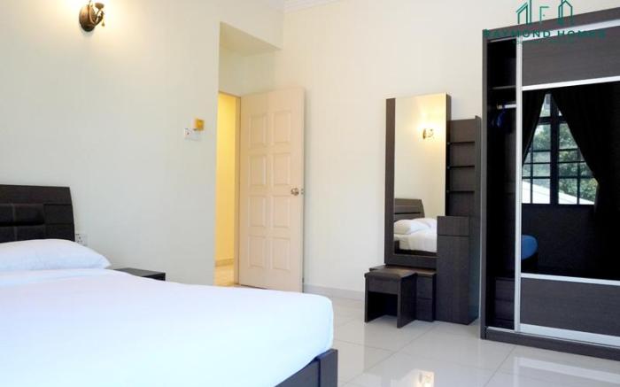 Luxury 3BR w/Bathtub@99 Kelawei by Raymond Homes#D