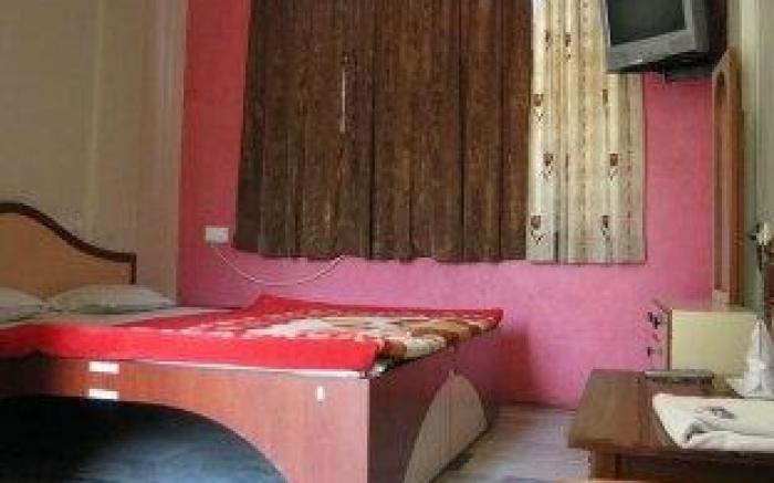 Hotel Navaratan Palace