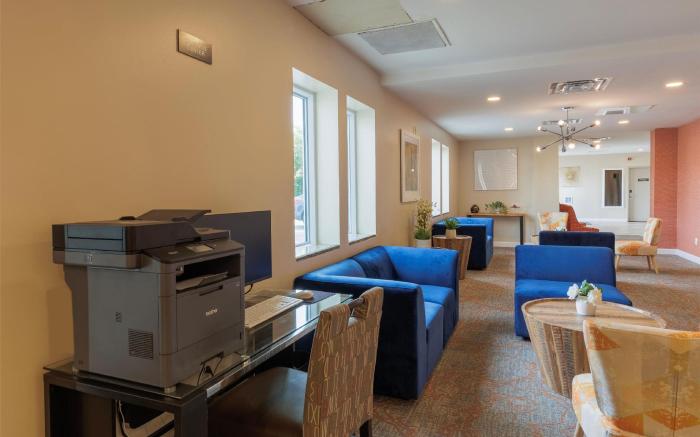 Orangewood Inn & Suites Kansas City Airport