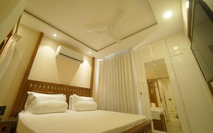 MYST ANTIQUE ROYAL SUITE