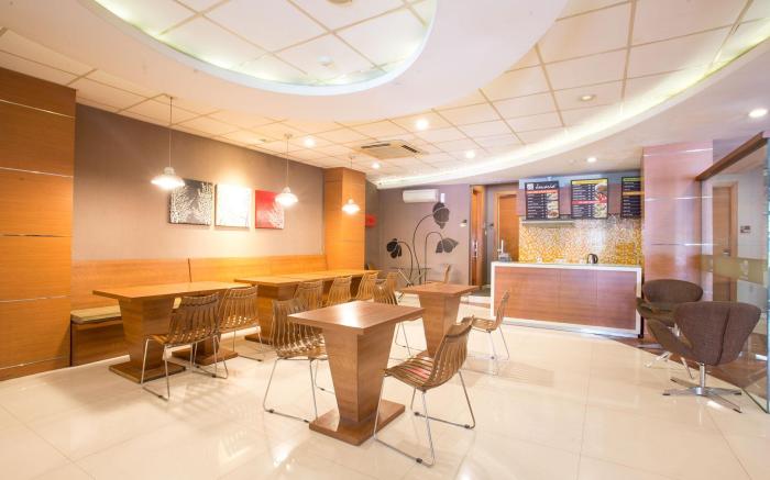 Life Hotel Mayjend Sungkono Surabaya