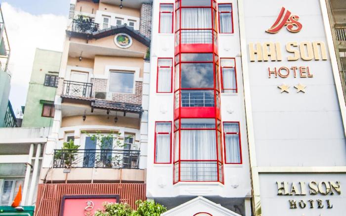 9 Hostel and Suites