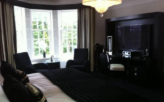 The Cairn Lodge & Hotel
