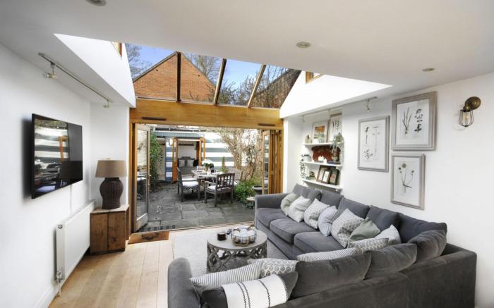 Dolls House - Luxury Townhouse - From £400 Per Night