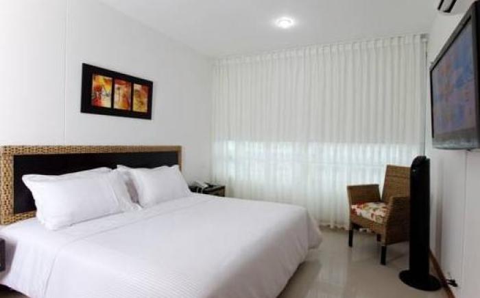 Travelers Orange Cartagena