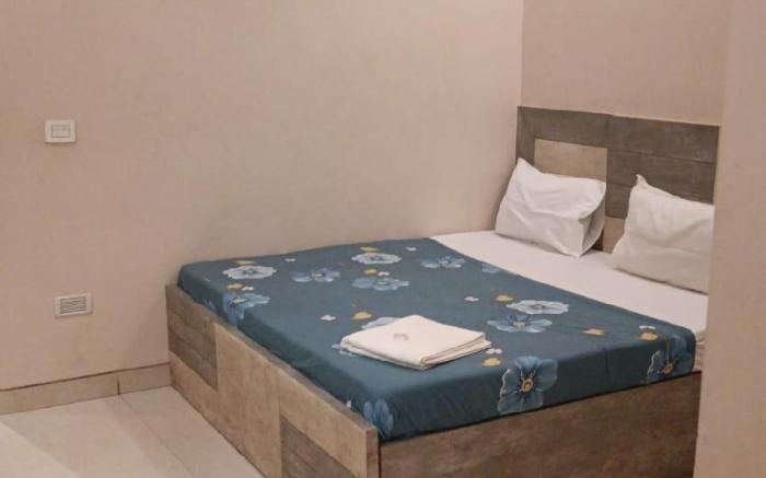Surya Inn @5 Minutes walk in Nizamuddin Railway St
