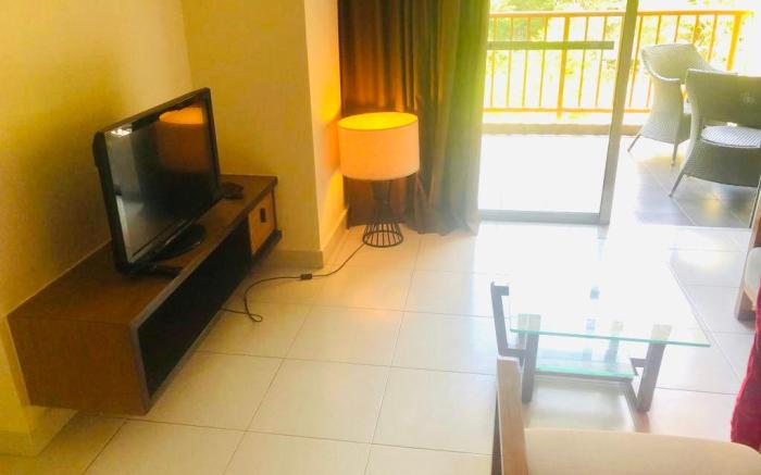 THREE ROOM APARTMENT WITH GARDEN VIEW