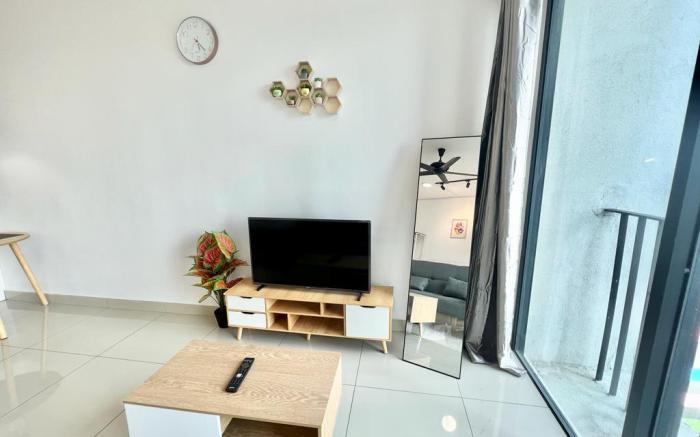 B Cozy Home 1-5 Pax[Wifi&TV]Setia Alam Studio 3Bed