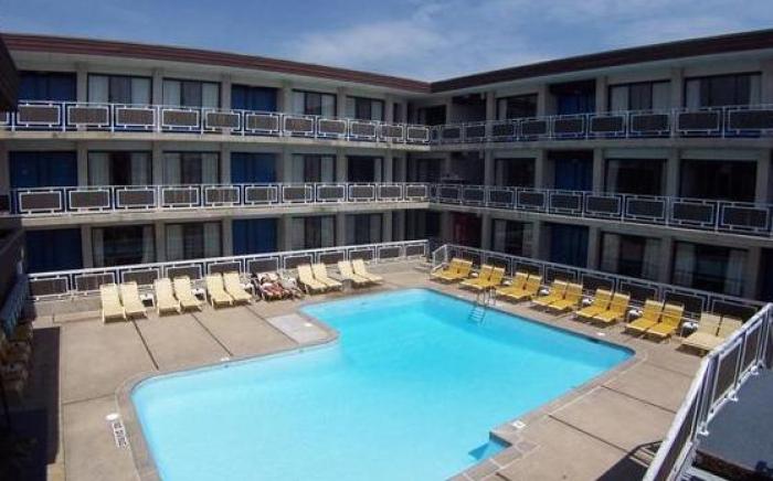 Windjammer Motor Inn