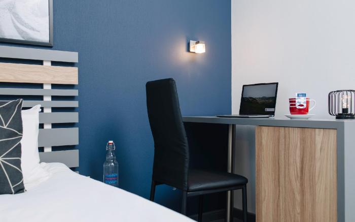 Amarant Stay by C.H.M