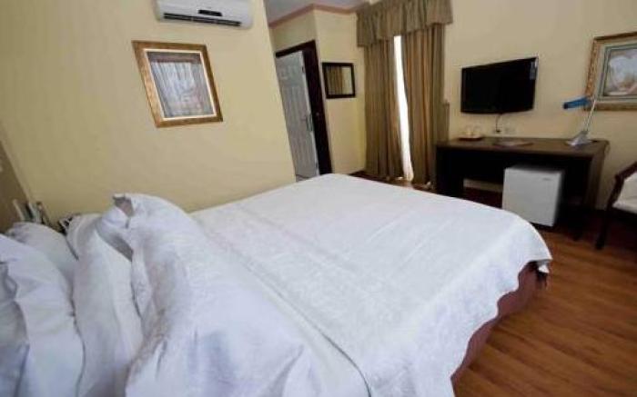 Cresta Inn