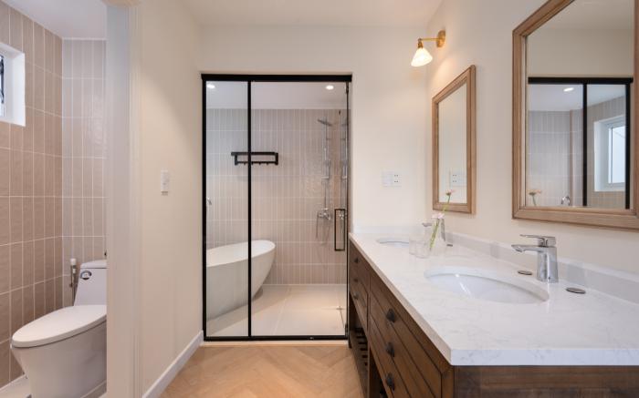 Luxury penhouse with bathtub & Balcony