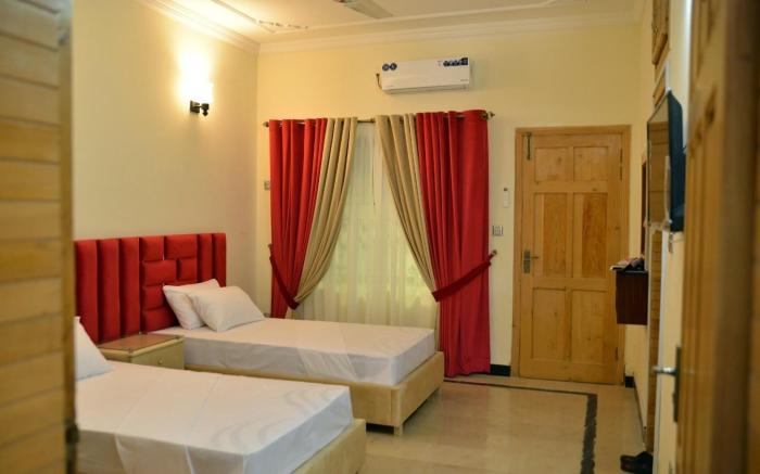 Redbury Inn Guesthouse