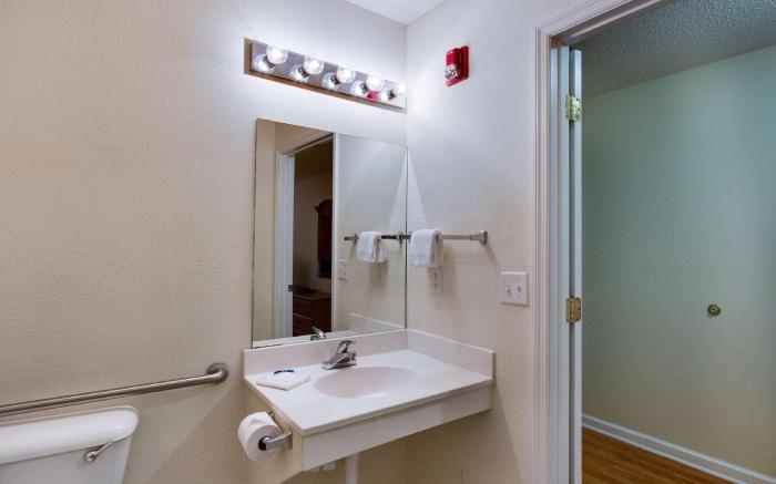 Motel 6 Hinesville, GA