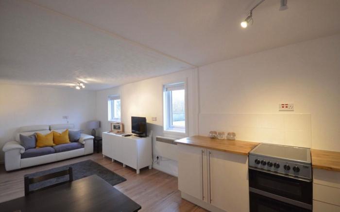 Peninsula Cottage, pets welcome