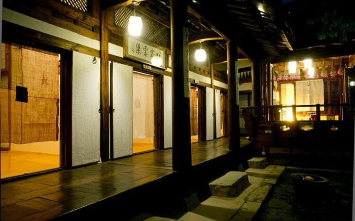 Jeonju Hanok Ihwa Gotaek Banchayougi Josik