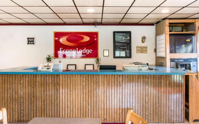 Econo Lodge Inn & Suites Lake Harmony - Pocono Mountains Area