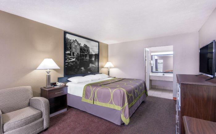 Super 8 By Wyndham Locust Grove