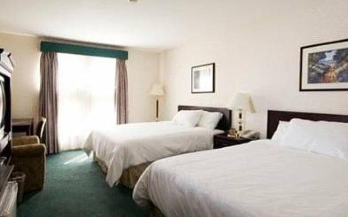 Harrison Lake Hotel