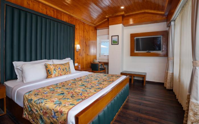 Summit North Star Hotel with Swimming Pool 