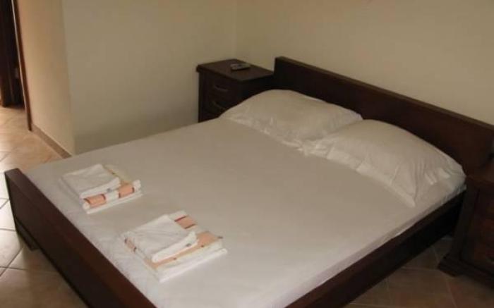 ROOMS & APARTMENTS DOBROTSKI DVORI