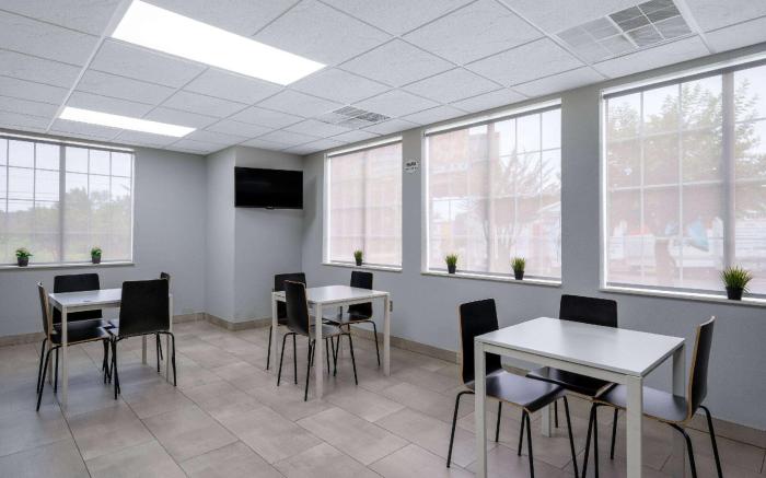 Super 8 By Wyndham Salisbury