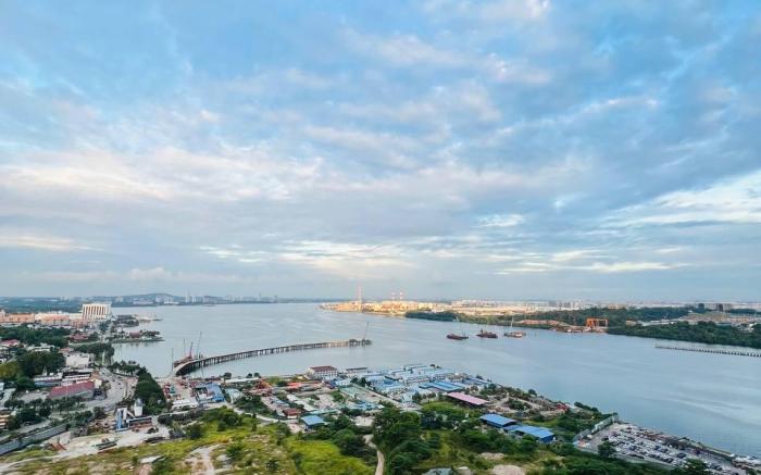 R&F Amazing Sea View 1BR by ANJU