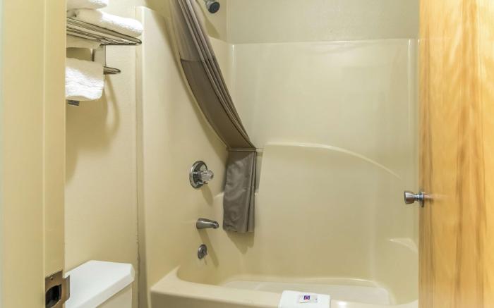Motel 6 Kenly, NC