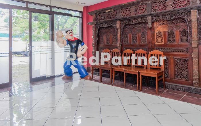Hotel Sebelas @ Jalan Palasari Mitra RedDoorz